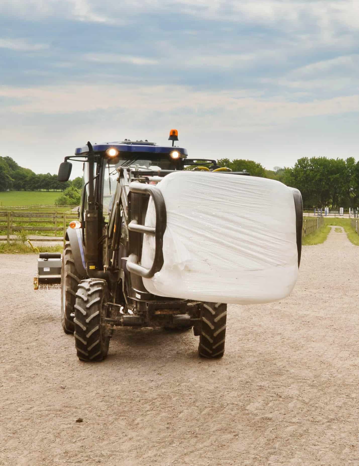 20-BG2002 balgrip med traktor 50 hk 446x342.jpg