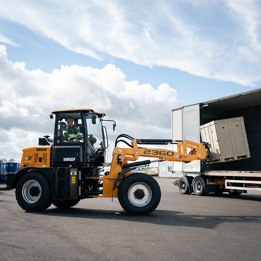 Hjullastare Swekip 2360V_ Pallgaffel JPF2T25 1080x1080.jpg