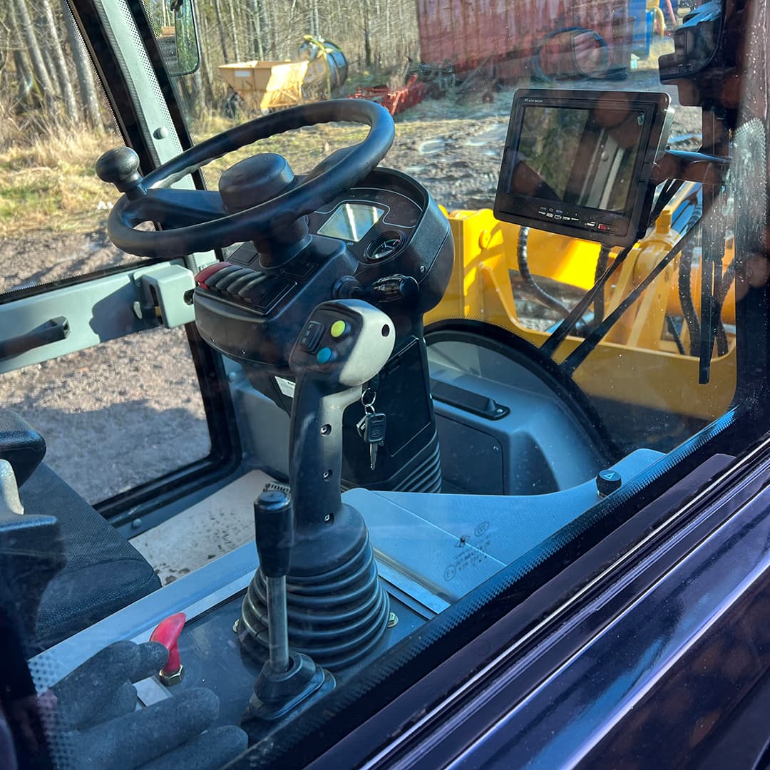 Hjullastare Swekip 1850V 1080x1080 hytt 02.jpg